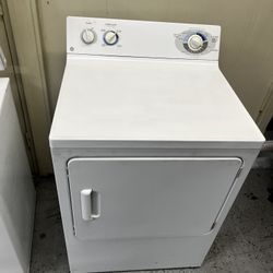 Ge Gas Dryer In White 