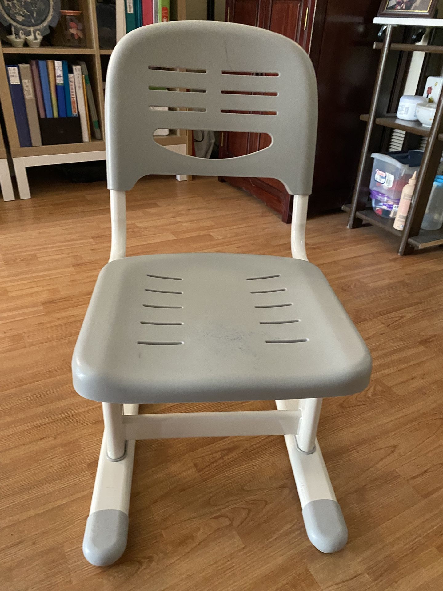 Adjustable Small Kid Chair From Up To 12.6 To 17.3 Inches In Chair Height And 57.0 To 67.0 Inches In Body Height 