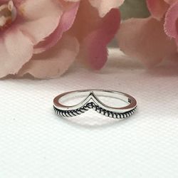 V Shaped Ring Size 7