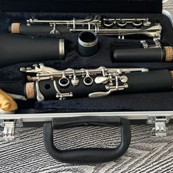 Clarinet with carry case in excellent condition. $65