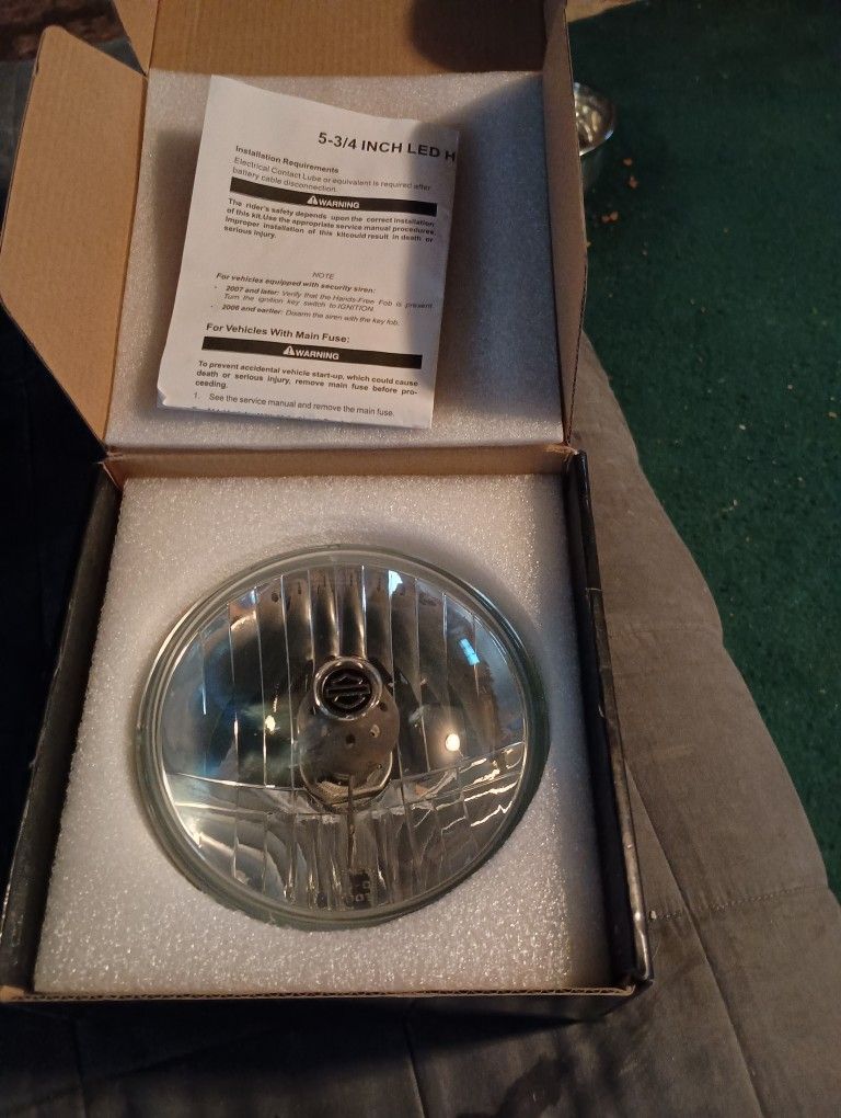 NEW GENUINE HARLEY-DAVIDSON HEADLIGHT CENTER HD EMBLEM 