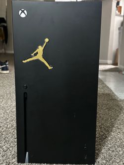 XBOX SERIES X REPLICA 8 CAN MINI FRIDGE (Thermoelectric Cooler)