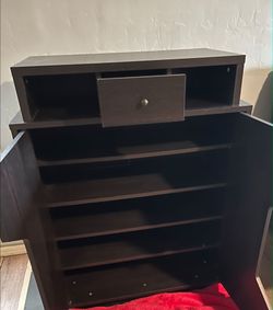 Shoe dresser