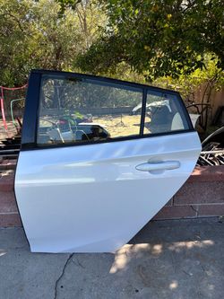 LEFT DRIVER SIDE REAR DOOR 2020 TOYOTA PRIUS (PEARL WHITE) WITH HINGES