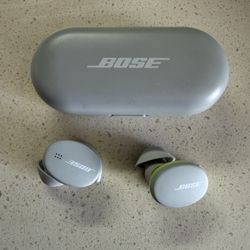 Bose In Ear Noise Canceling Headphones. With Case