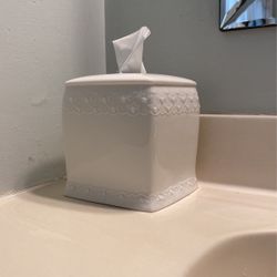 Glass shabby chic tissue holder