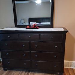 Queen Bed Set With Dresser