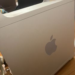 This Apple Power Mac G5 Tower Power Mac Computer.