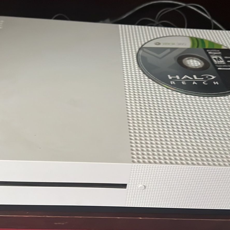 Xbox One S with Halo Reach and Rechargeable Controller
