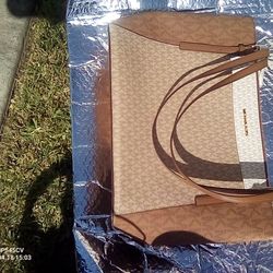 Michael Kors Voyager Large Tote