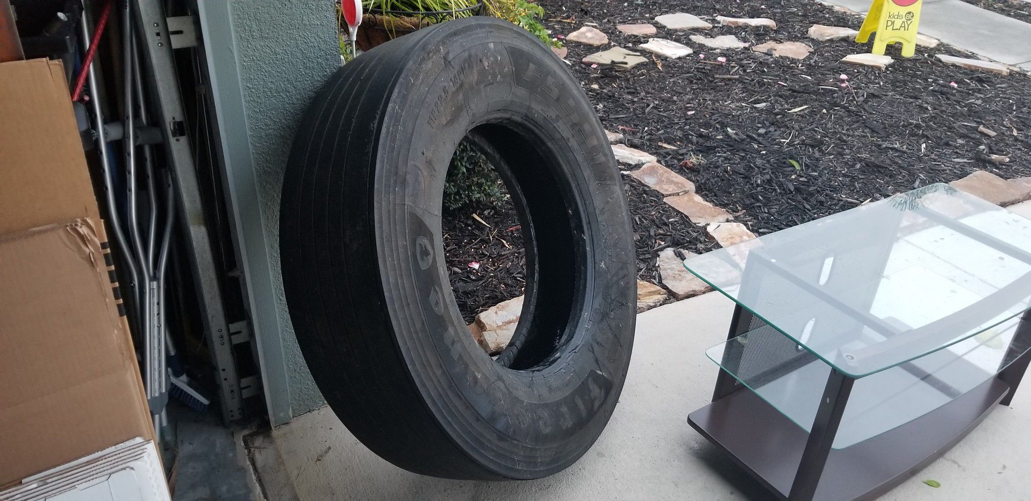 Fs591 11r 22.5 14pr firestone free tire