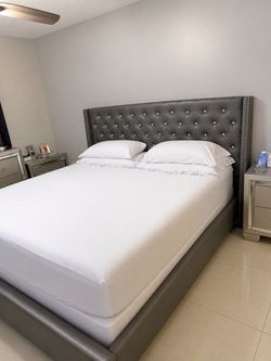 Champagne Glam 5-Piece Bedroom Set with Mirrored Accents