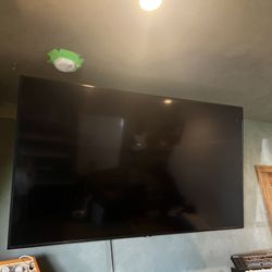 65 Inch Samsung TV With Wall Mount 