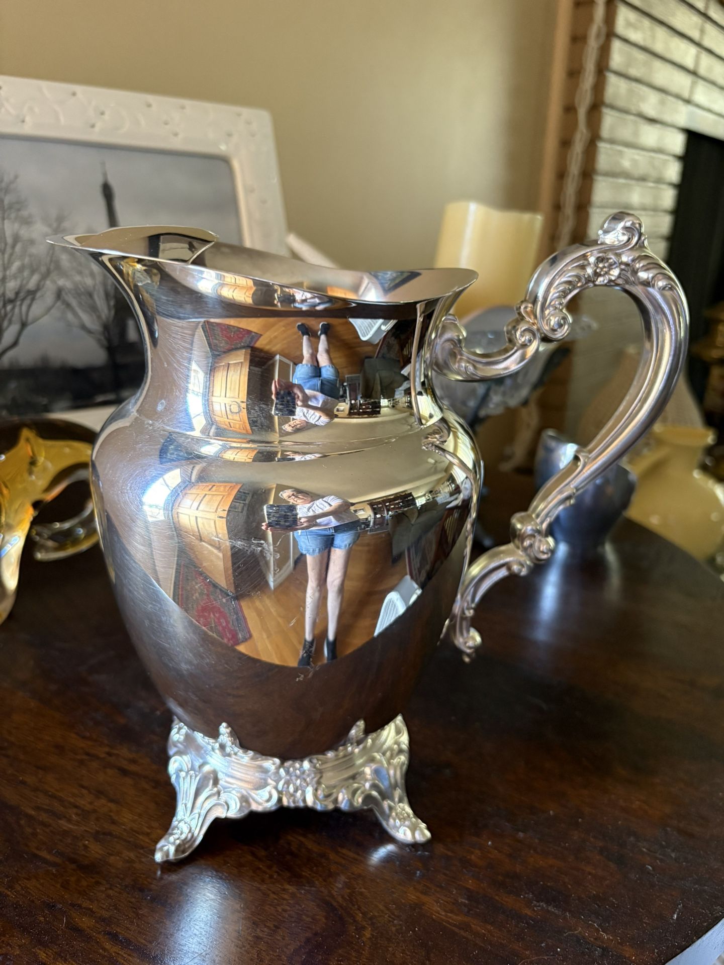 VINTAGE ONEIDA SILVER-PLATED. Footed WATER PITCHER w/ Ice Guard,