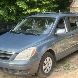 2008 Hyundai Entourage