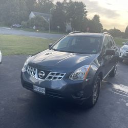 2015 Nissan Rogue Select AWD. 