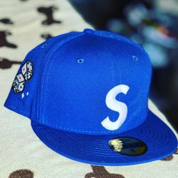 Supreme fitted Hat size 8