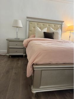 Queen Bed Frame with Night Stands (2), AND 2 Table lamps