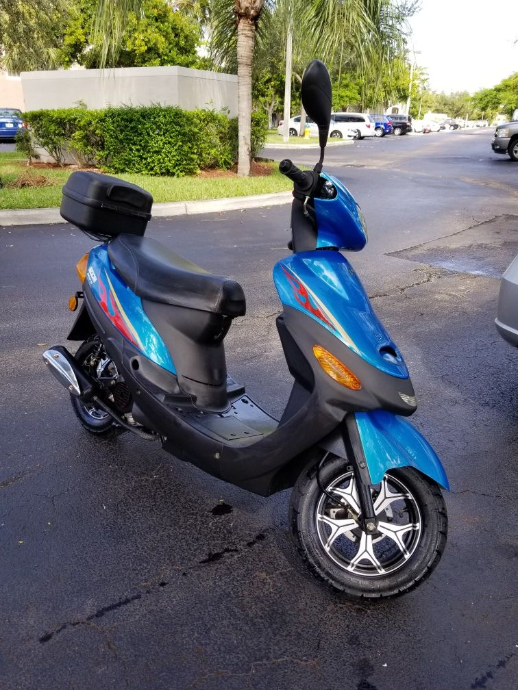 Moped Scooter BD50QT-9A With 10’’ Wheels BOOM 50CC