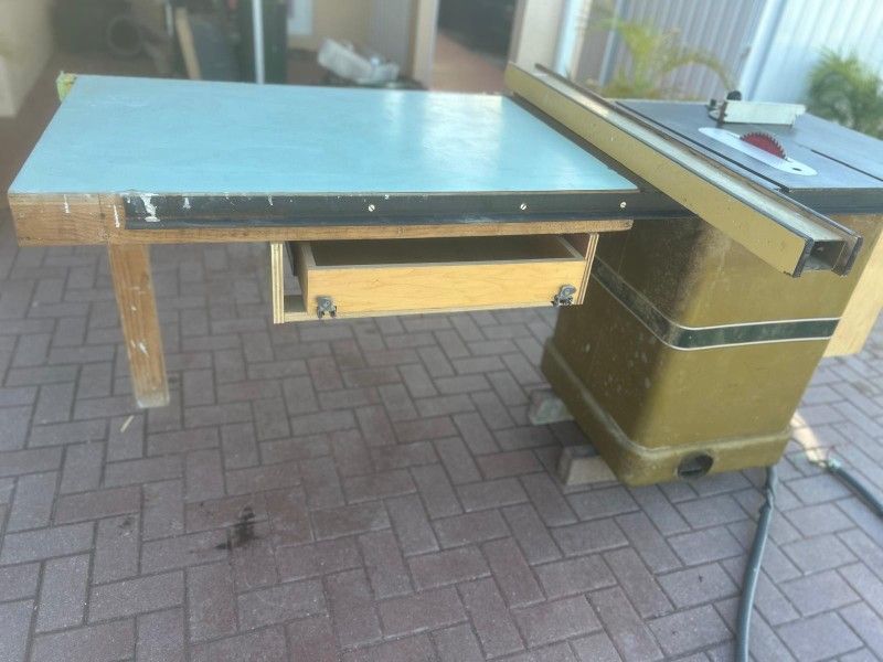 Powermatic Table Saw (working in perfect condition)