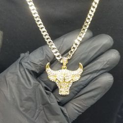 14k Gold Filled Cuban Chain, Chicago Bulls Pendant!