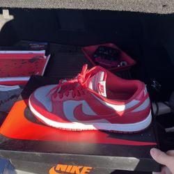 NIKE dunks low “UNLV” 