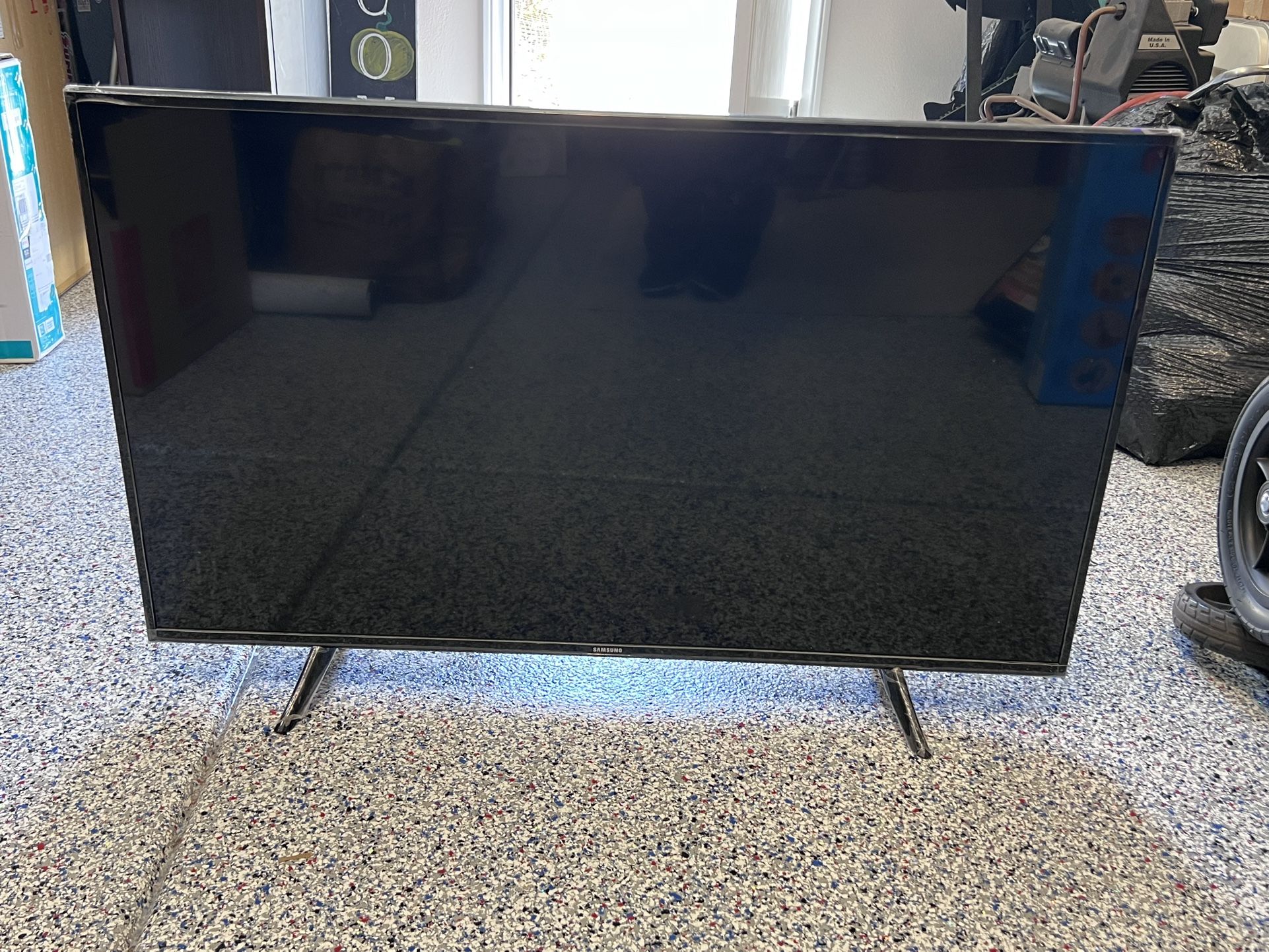 Samsung 43” Smart Tv