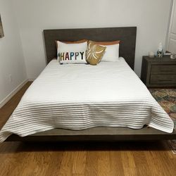 Melbourne Queen Panel Bed (+Collection)
