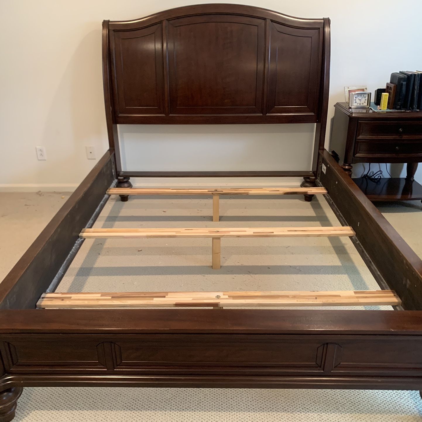 Flexsteel Wynwood Solid Wood Queen Bed Frame with Box Spring (Mattress is NOT included)