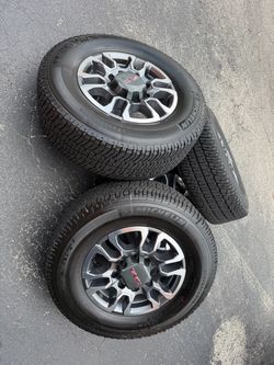 GMC SIERRA 2500 SLT 2026 WHEELS AND TIRES