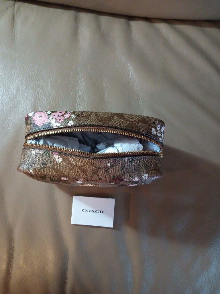 Coach Cosmetic Bag With Credentials