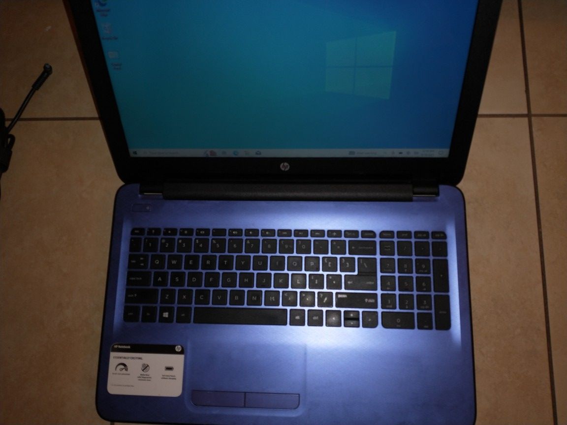 HP Windows Laptop 8 GB Ram - AMD Radeon R5 - 700 GB  Storage