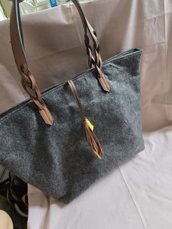 Gray Felt Tote Bag:
​Item Overview
