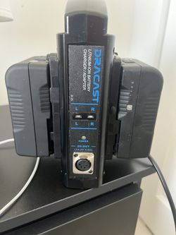 Baterias V-Mount con su cargador 