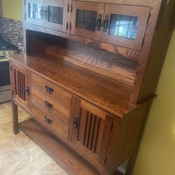 Oak Hutch & Dining Table w/ 6 chairs & 2 leaves