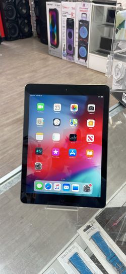 Great Condition IPad Air (9.7 inch) Unlocked, Comes With Charging Cable 