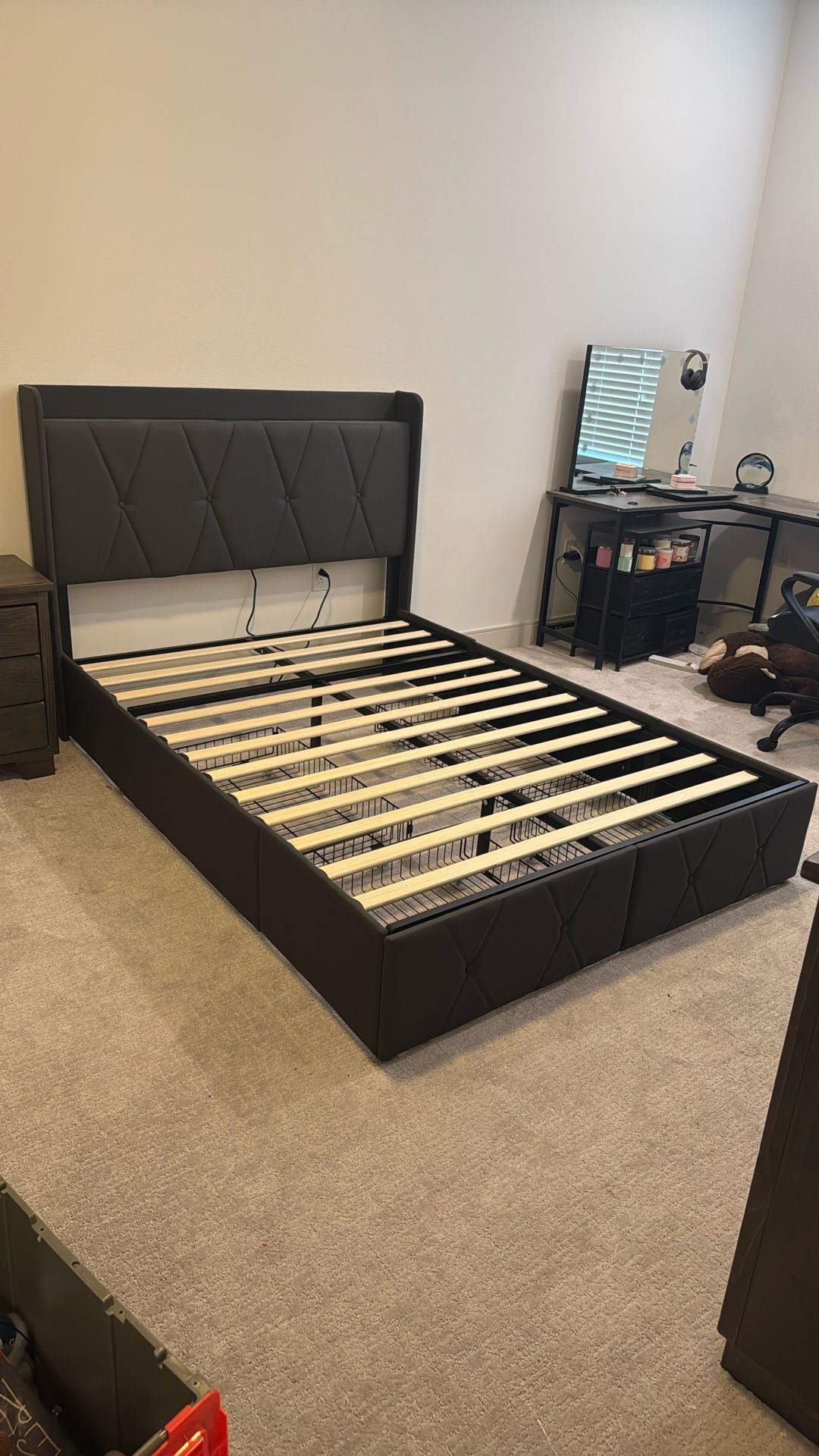 Full Size Platform Bed With 4 Storage Drawers