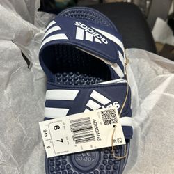 new Adidas sandals Men 6 Women’s 7