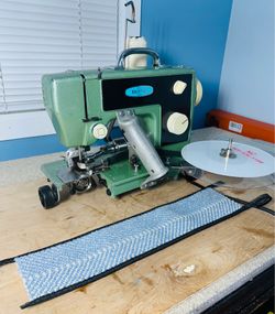 Carpet binding machine