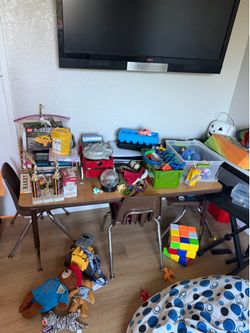 Kids school table with 4 chairs