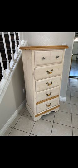 Dresser solid wood, all drawers slide good
