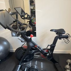 Peloton bike - Great Condition 