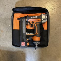 RIDGID Pneumatic 18-Gauge 1-1/2 in. Finish Stapler with Contractor's Bag