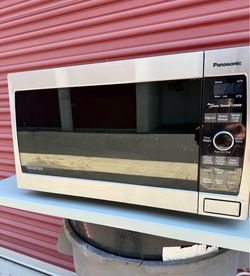 24”w, 15”d, 12”h, Panasonic microwave