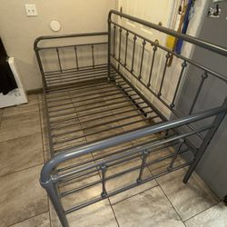 Metal Twin Size Day Bed With Pop Up Trundle Frame  Lockey Model 