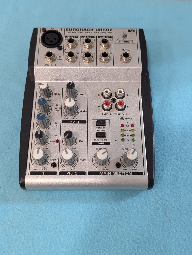 Behringer EURORACK UB502 Ultra-Low Noise Design 5-Input 2-Bus Mixer