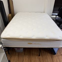 Queen Size Bed With Black Metal Bed Frame 