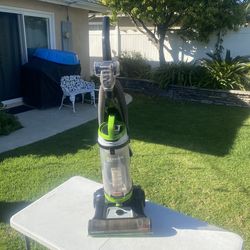 Very Good Condition Bissell Cleanview Swivel Vacuum