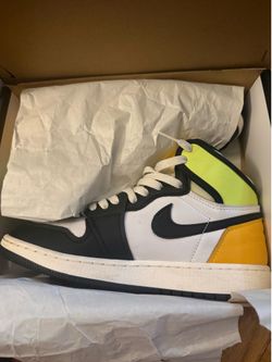 Nike Air Jordan 1 Retro High OG 'Volt Gold' sneakers