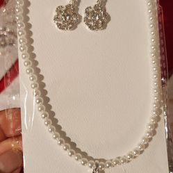 Necklace sets and Hair clips